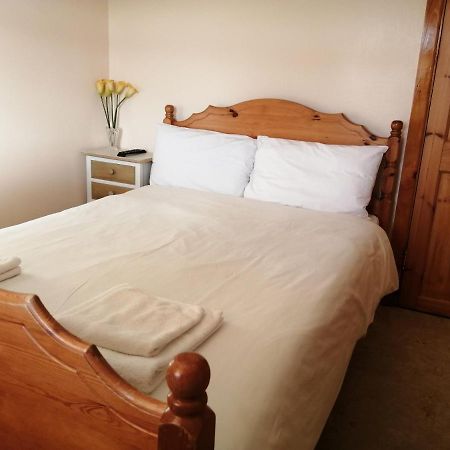 Russell'S Apartment ดิงเกิล ภายนอก รูปภาพ